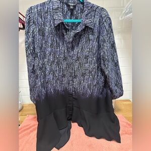 Simply Vera Women's Black and Blue top XL